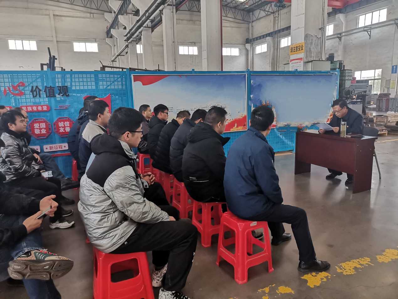 党委书记方开雄走进车间宣讲党的二十大精神.png
